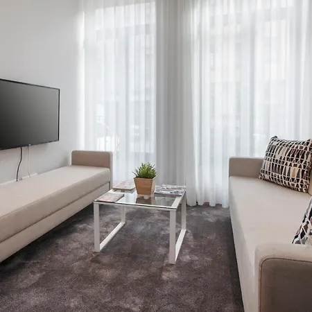 Live In - 68 Regras Apartament *